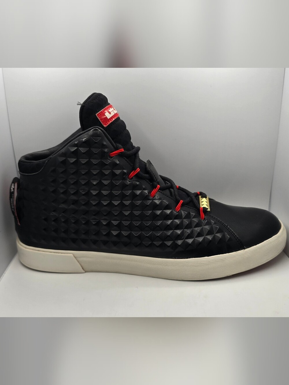 Nike Lebron XII NSW Lifestyle QS Men Black Challenge Red 716417-001 Size 12 Mens